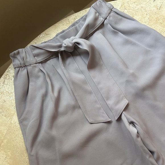 Lululemon Noir Crop size 6- Tie Waist silverscreen Chic Culottes Belted Waist - Picture 3 of 7